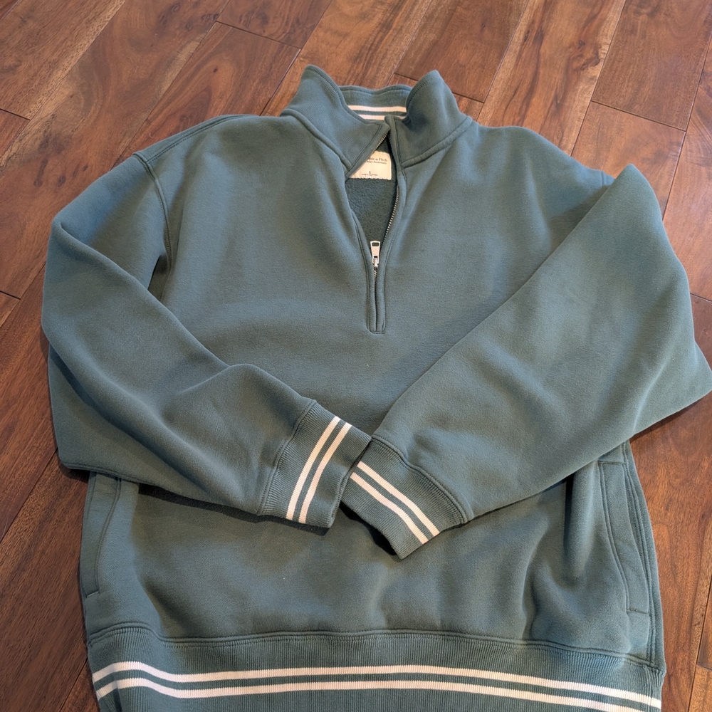 Abercrombie & Fitch Green Sweatshirt